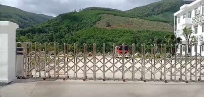 Cổng xếp, cửa cổng  xếp tự động bằng inox lắp tại Bình Định, Phú yên