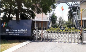 Kinh hoàng: Cổng xếp tự động, giá nào cũng có